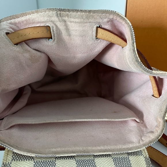 Louis Vuitton Bag - Picture 4 of 6